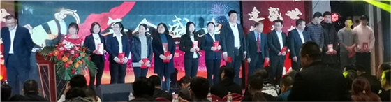 泰信股份為每一位員工發(fā)放年終獎6