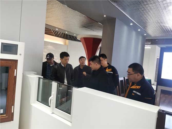中國建筑金屬結(jié)構(gòu)協(xié)會及玻璃纖維增強復(fù)合材料門窗標(biāo)準(zhǔn)編制組領(lǐng)導(dǎo)蒞臨指導(dǎo)3