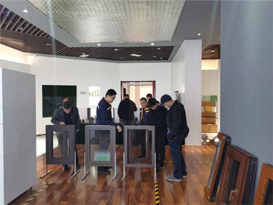 中國建筑金屬結(jié)構(gòu)協(xié)會及玻璃纖維增強復(fù)合材料門窗標(biāo)準(zhǔn)編制組領(lǐng)導(dǎo)蒞臨指導(dǎo)6