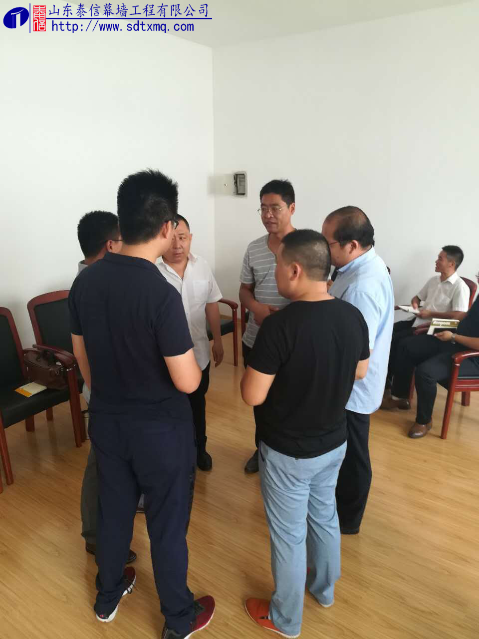 學(xué)員們練習(xí)并討論完成游戲的方法