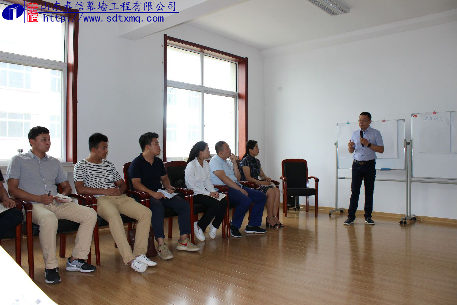 杜總與大家進(jìn)行銷(xiāo)售研討