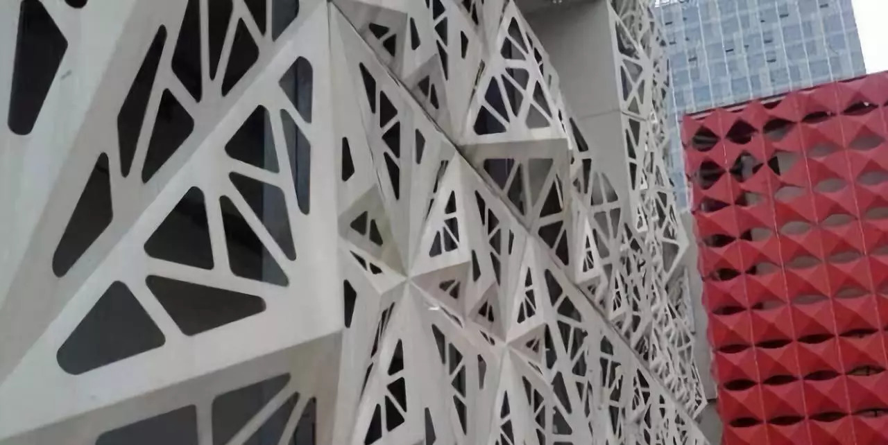 鏤空雕花鋁單板3