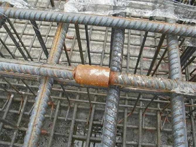 個(gè)別機(jī)械連接接頭外露絲扣數(shù)超標(biāo)