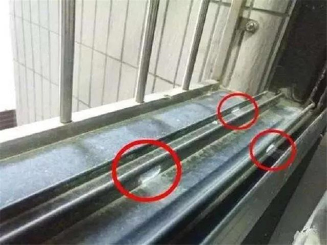 門(mén)窗漏水5