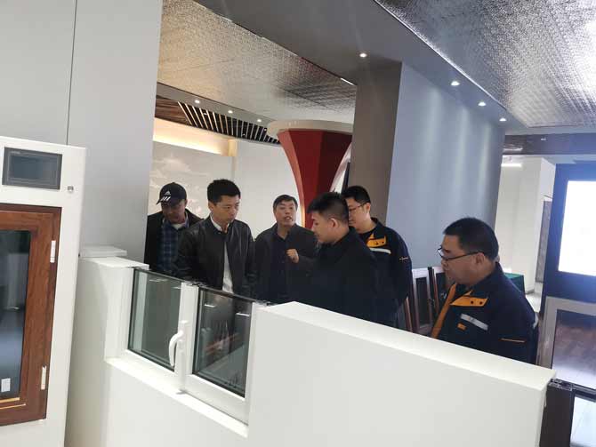 中國建筑金屬結(jié)構(gòu)協(xié)會及玻璃纖維增強復合材料門窗標準編制組領(lǐng)導蒞臨指導3