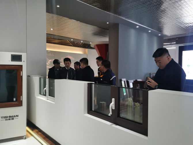 中國建筑金屬結(jié)構(gòu)協(xié)會及玻璃纖維增強復合材料門窗標準編制組領(lǐng)導蒞臨指導4