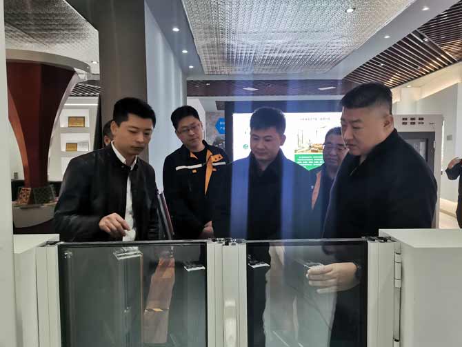 中國建筑金屬結(jié)構(gòu)協(xié)會及玻璃纖維增強復合材料門窗標準編制組領(lǐng)導蒞臨指導5